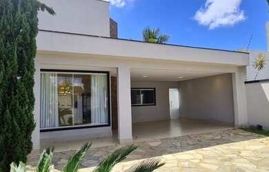 Imagem: A casa em condomínio possui 4 Dormitórios, 5 Banheiros, 4