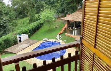 Imagem: A casa possui 3 Dormitórios, 4 Banheiros, 5 Vagas na garagem