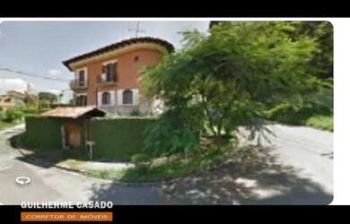 Imagem: A casa possui 3 Dormitórios, 3 Banheiros, 2 Vagas na garagem