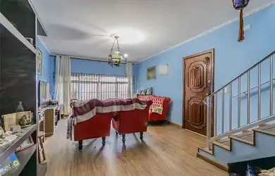 Imagem: A casa possui 3 Dormitórios, 3 Banheiros, 3 Vagas na garagem