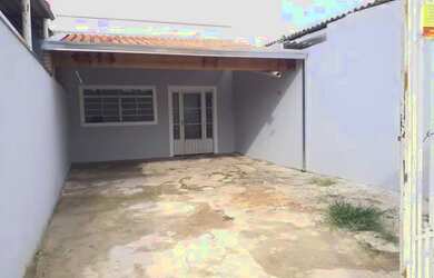 Imagem: A casa possui 2 Dormitórios, 1 Banheiro, 3 Vagas na garagem