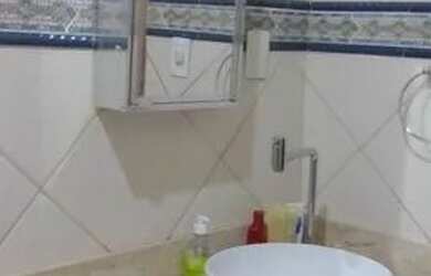 Imagem: A casa à venda possui 2 Dormitórios, 2 Banheiros, 2 Vagas