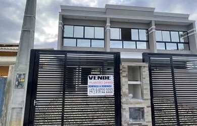 Imagem: A casa possui 3 Dormitórios, 3 Banheiros, 2 Vagas na garagem