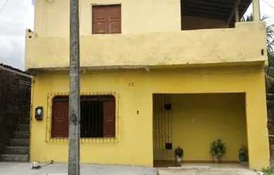 Imagem: A casa possui 4 Dormitórios, 3 Banheiros, 1 Vaga na garagem