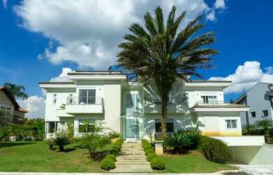 Imagem: A casa em condomínio possui 4 Dormitórios, 5 Banheiros, 5