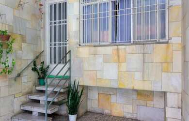 Imagem: A casa possui 3 Dormitórios, 3 Banheiros, 1 Vaga na garagem