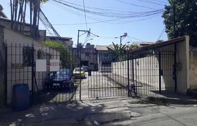 Imagem: A casa possui 3 Dormitórios, 2 Banheiros, 4 Vagas na garagem