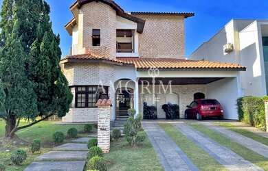 Imagem: A casa em condomínio possui 4 Dormitórios, 4 Banheiros, 4