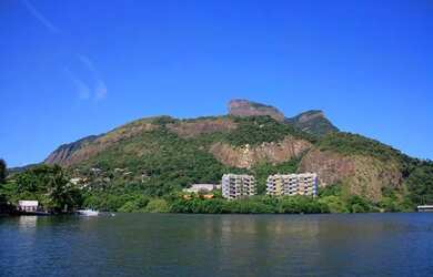 Imagem: O apartamento possui 1 Dormitório, 1 Banheiro, 32m² de Área