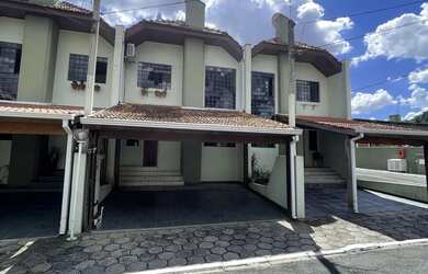 Imagem: A casa em condomínio possui 3 Dormitórios, 2 Banheiros, 2