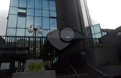 Imagem: O depósito possui 5 Vagas na garagem, 230m² de Área e está