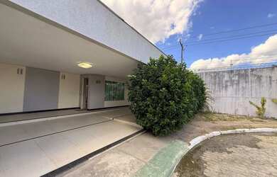 Imagem: A casa em condomínio possui 4 Dormitórios, 3 Banheiros, 3