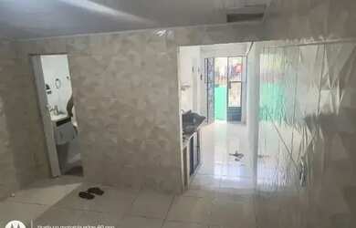 Imagem: A casa possui 3 Dormitórios, 2 Banheiros, 1 Vaga na garagem