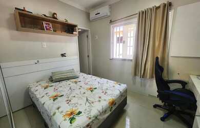 Imagem: A casa em condomínio possui 5 Dormitórios, 4 Banheiros, 4