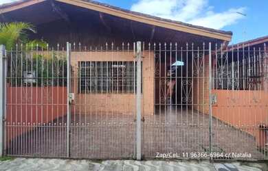 Imagem: A casa possui 2 Dormitórios, Acomodam 11 pessoas, 3 Vagas na