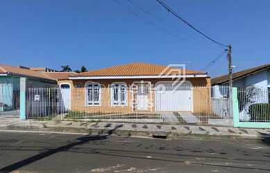 Imagem: A casa possui 3 Dormitórios, 3 Banheiros, 2 Vagas na garagem