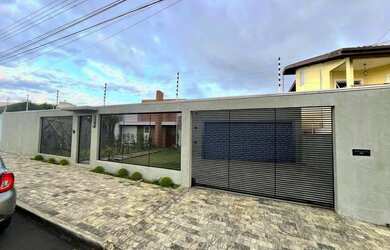 Imagem: A casa possui 3 Dormitórios, 4 Banheiros, 134m² de Área e