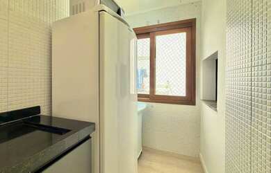 Imagem 7: Apto 02 quartos, mobiliado, box para carro. Ed com elevador, junto a Praça Flávio Boianovs