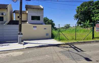 Imagem: A casa possui 3 Dormitórios, 3 Banheiros, 4 Vagas na garagem