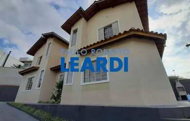 Imagem: A casa possui 3 Dormitórios, 3 Banheiros, 2 Vagas na garagem