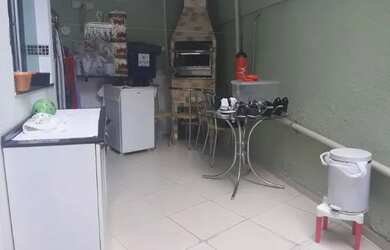 Imagem: A casa possui 3 Dormitórios, 2 Banheiros, 2 Vagas na garagem