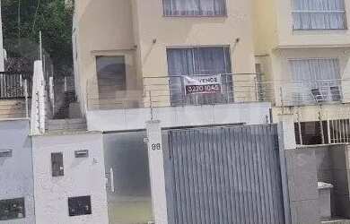 Imagem: A casa possui 3 Dormitórios, 4 Banheiros, 4 Vagas na garagem