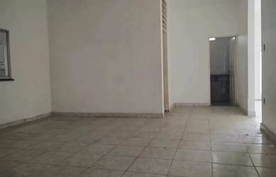 Imagem 7: Casa com 4 quartos em Parque 10 de Novembro - Aceita Apartamento