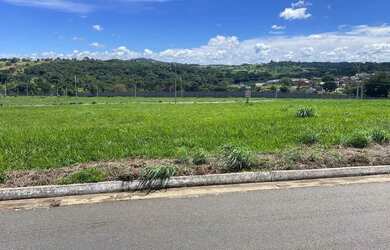 Imagem: O terreno à venda possui e está localizado em Senador Canedo