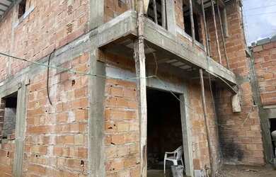 Imagem: A casa possui 3 Dormitórios, 3 Banheiros, 2 Vagas na garagem