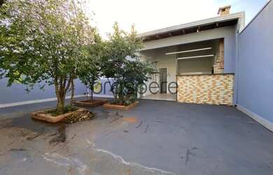 Imagem: A casa possui 3 Dormitórios, 3 Banheiros, 3 Vagas na garagem