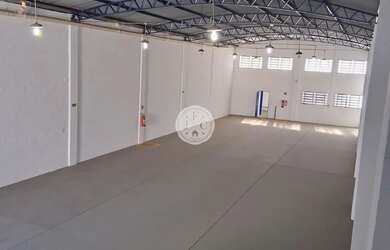 Imagem: O depósito possui 2 Vagas na garagem, 464m² de Área, Imóvel