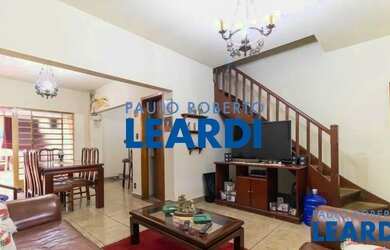 Imagem: A casa possui 2 Dormitórios, 2 Banheiros, 2 Vagas na garagem