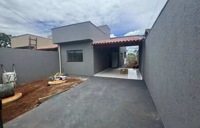 Imagem: A casa possui 2 Dormitórios, 2 Banheiros, 5 Vagas na garagem