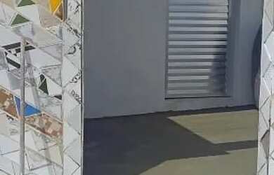 Imagem: A casa possui 2 Dormitórios, 1 Banheiro, 1 Vaga na garagem