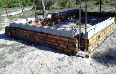 Imagem: O terreno possui 300m² de Área e está localizado em Conde