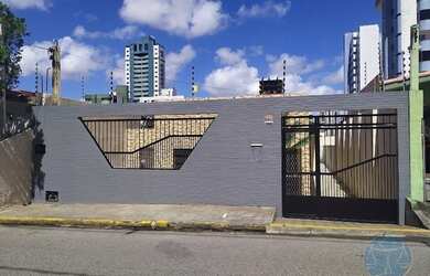 Imagem: A casa possui 3 Dormitórios, 3 Banheiros, 2 Vagas na garagem