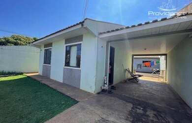 Imagem: A casa possui 2 Dormitórios, 1 Banheiro, 4 Vagas na garagem