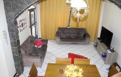 Imagem: A casa possui 4 Dormitórios, 4 Banheiros, 1 Vaga na garagem