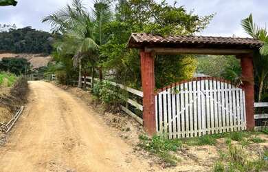 Imagem: A chácara à venda possui 12000m² de Área e Varanda e está