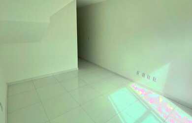 Imagem: A casa possui 3 Dormitórios, 1 Banheiro, 1 Vaga na garagem