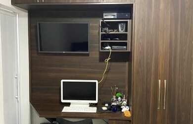 Imagem: A casa possui 2 Dormitórios, 2 Banheiros, 2 Vagas na garagem