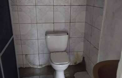 Imagem: A casa possui 3 Dormitórios, 2 Banheiros e está localizado