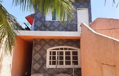 Imagem: A casa possui 2 Dormitórios, 2 Banheiros, 1 Vaga na garagem