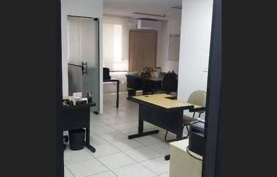 Imagem: O depósito possui 1 Vaga na garagem, 40m² de Área e está