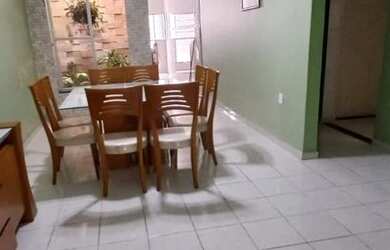 Imagem: A casa possui 4 Dormitórios, 3 Banheiros, 1 Vaga na garagem