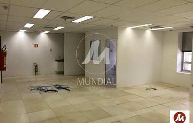 Imagem: O depósito possui 1 Vaga na garagem, 62m² de Área e está