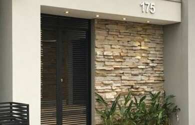 Imagem: A casa possui 3 Dormitórios, 2 Banheiros, 150m² de Área e