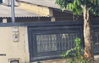 Imagem: A casa possui 3 Dormitórios, 3 Vagas na garagem, 225m² de