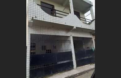 Imagem: A casa possui 3 Dormitórios, 2 Banheiros, 1 Vaga na garagem