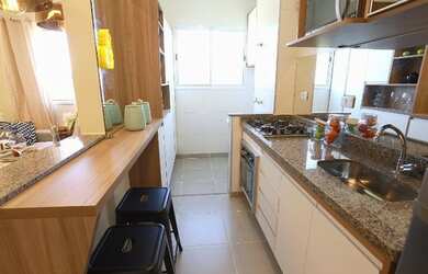 Imagem: O apartamento possui 2 Dormitórios, 1 Banheiro, 1 Vaga na garagem